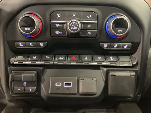 Used 2022 Chevrolet Silverado 2500 High Country image 22