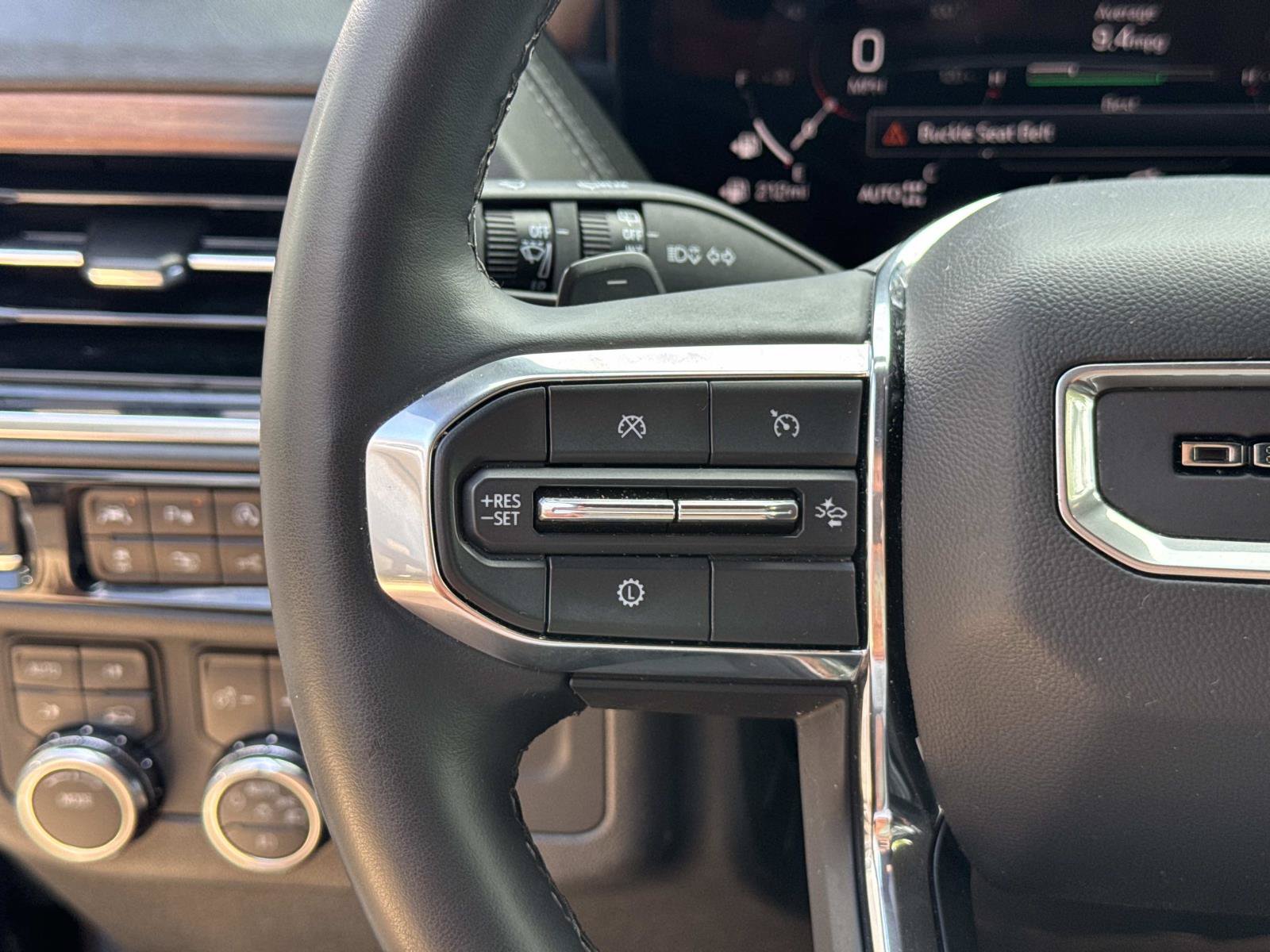 Used 2025 GMC Yukon XL Denali AWD/4WD image 26