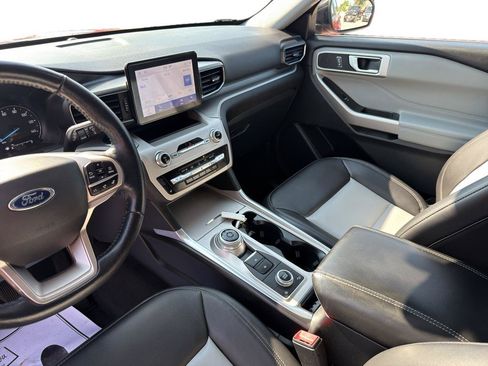 Used 2022 Ford Explorer XLT AWD/4WD image 10