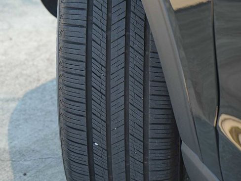 Used 2022 Ford Explorer XLT w/ Equipment Group 202A RWD image 29