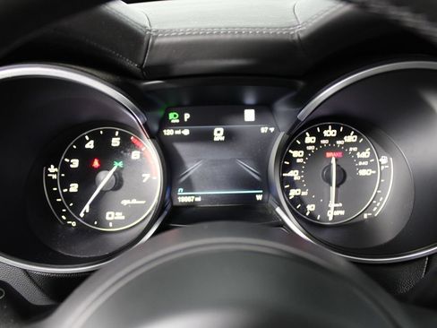 Used 2023 Alfa Romeo Stelvio Veloce AWD/4WD image 7