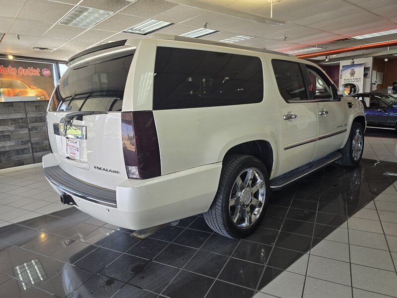 Used 2008 Cadillac Escalade ESV AWD image 4