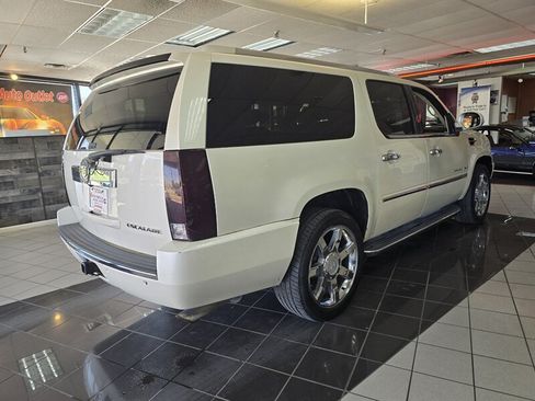 Used 2008 Cadillac Escalade ESV AWD image 4