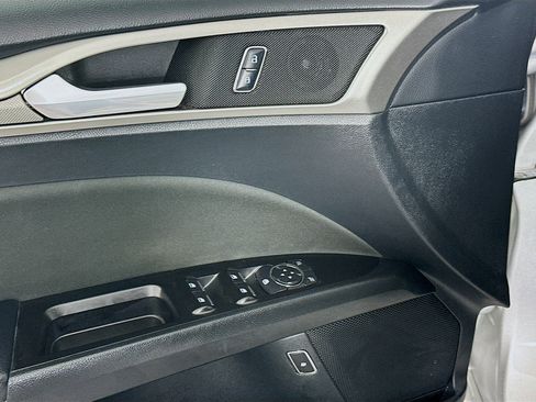Used 2017 Ford Fusion SE image 15