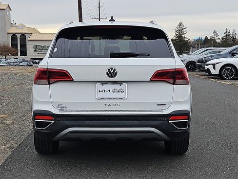 Used 2023 Volkswagen Taos SE image 6