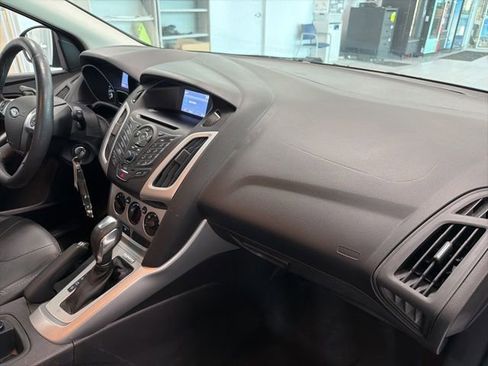 Used 2014 Ford Focus SE w/ Equipment Group 201A FWD image 27