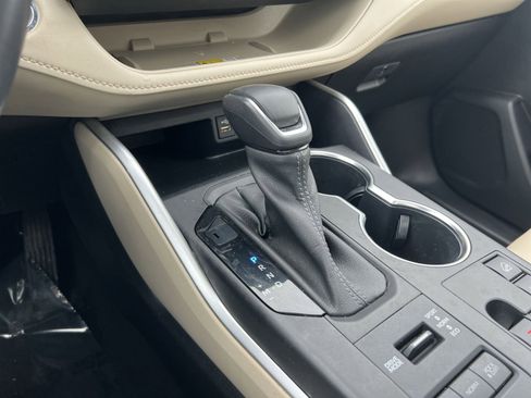 Used 2023 Toyota Highlander XLE image 21