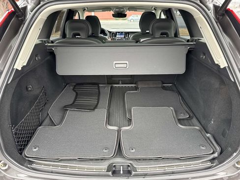 Used 2023 Volvo XC60 B5 Ultimate w/ Climate Package image 21