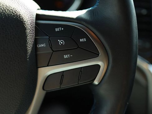 Used 2018 Jeep Grand Cherokee Laredo AWD/4WD image 17