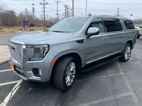 Used 2024 GMC Yukon XL Denali image 3