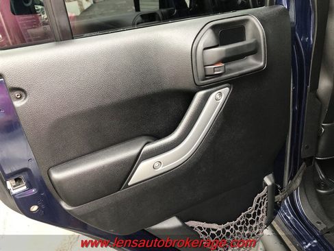 Used 2013 Jeep Wrangler Unlimited Sahara AWD/4WD image 19