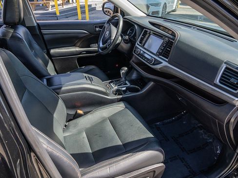 Used 2019 Toyota Highlander Limited image 17