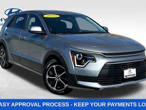 Used 2023 Kia Niro LX FWD image 3