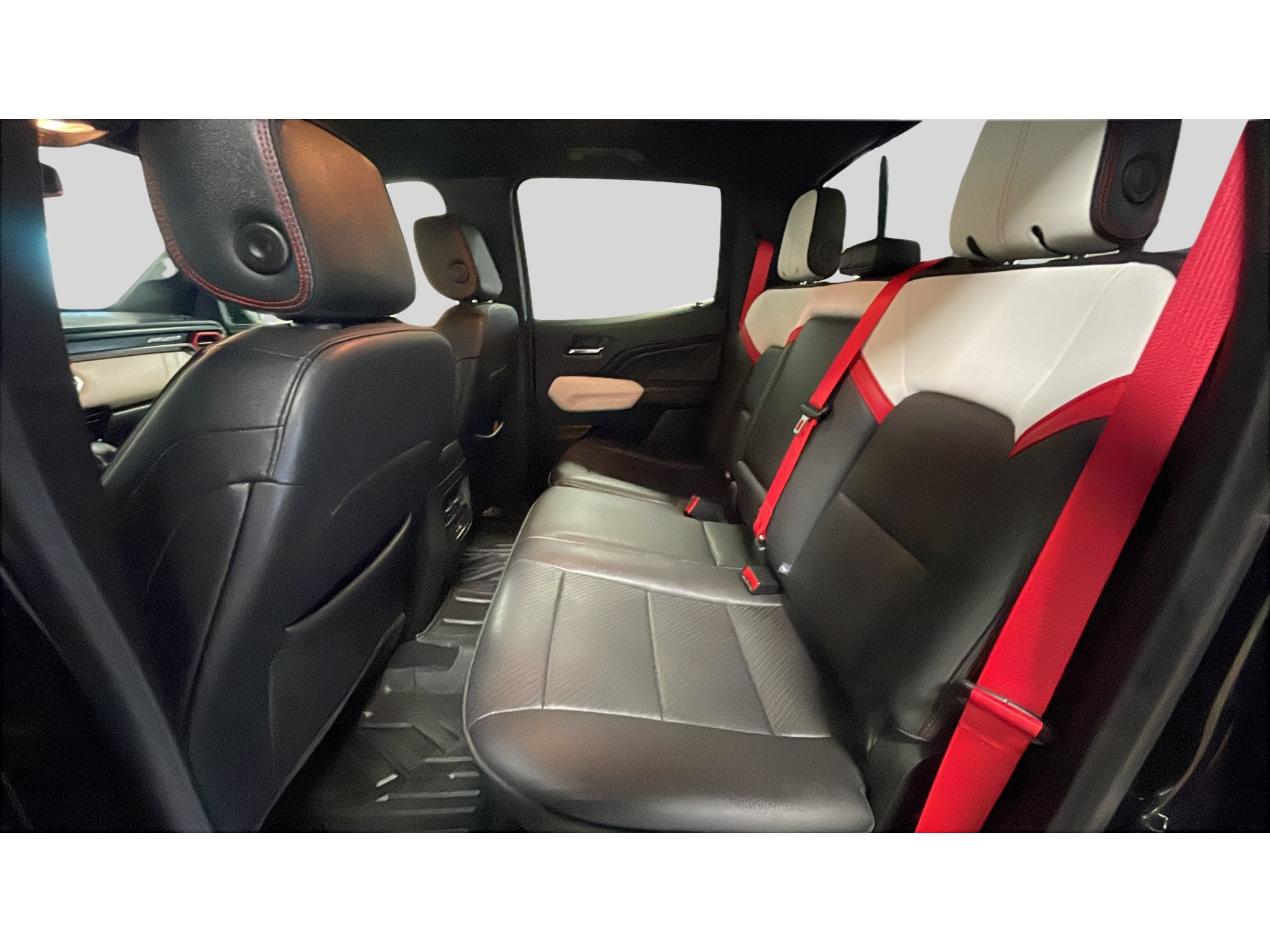 Used 2024 GMC Canyon AT4X AWD/4WD image 14