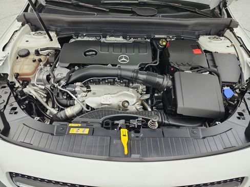 Used 2021 Mercedes-Benz GLB 250 image 16