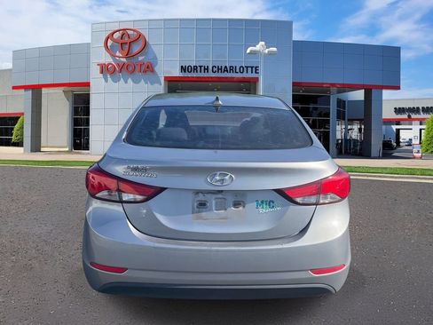 Used 2014 Hyundai Elantra SE w/ Option Group 02 FWD image 6