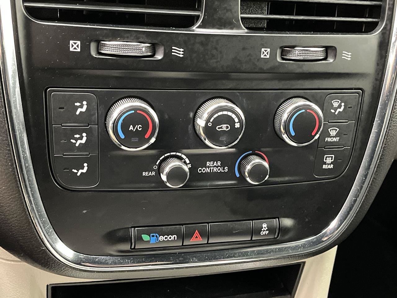 Used 2019 Dodge Grand Caravan SXT FWD image 18