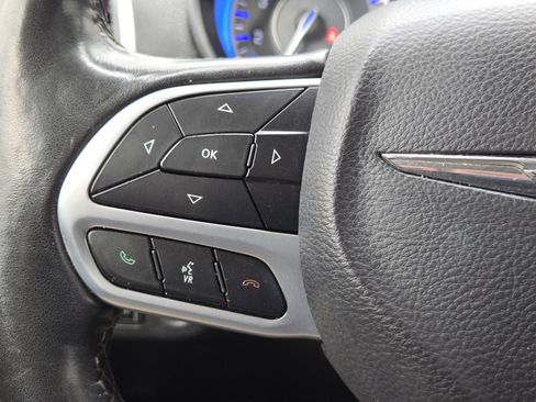 Used 2019 Chrysler 300 Limited image 29