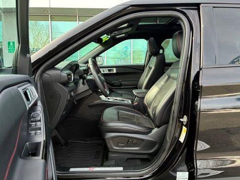 Certified 2024 Ford Explorer ST-Line w/ Class IV Trailer Tow Package image 18