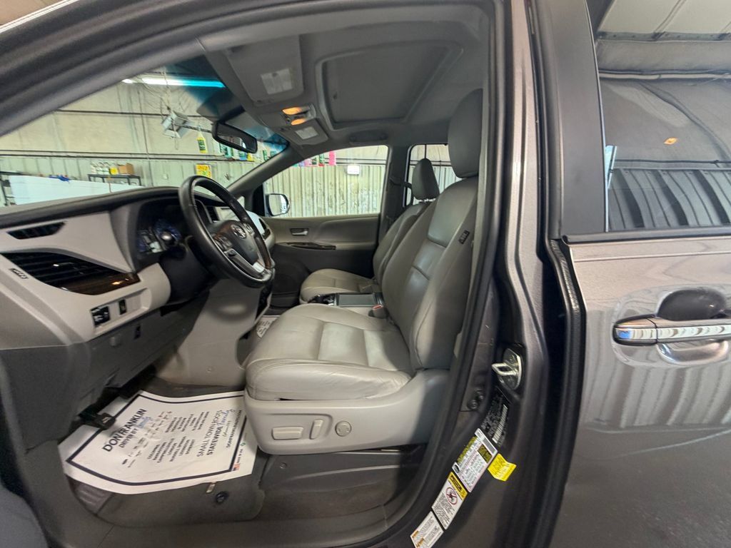 Used 2015 Toyota Sienna XLE AWD/4WD image 9