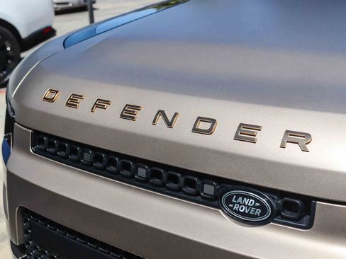 Certified 2025 Land Rover Defender 110 AWD/4WD image 11