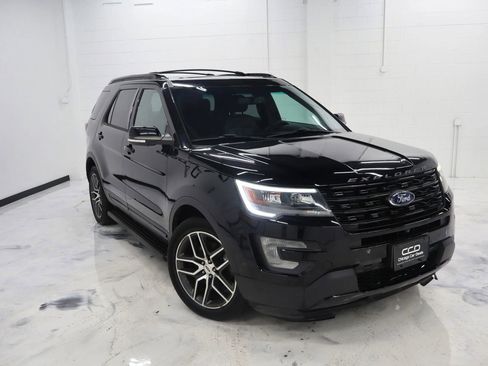 Used 2017 Ford Explorer Sport w/ Equipment Group 401A image 3