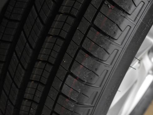 New 2025 Jeep Grand Cherokee Laredo X image 11