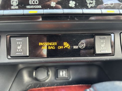 Used 2019 Toyota RAV4 XSE w/ Carpet Mat Package AWD/4WD image 28