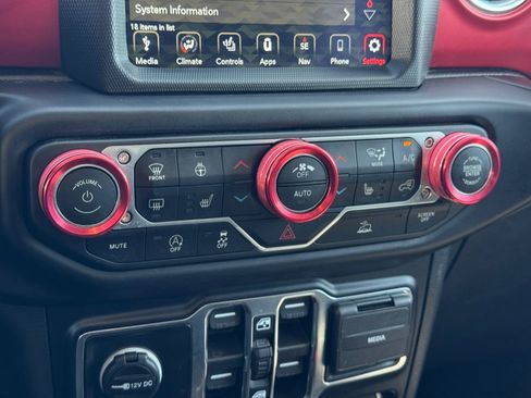 Used 2022 Jeep Wrangler Unlimited Rubicon w/ LED Lighting Group AWD/4WD image 65
