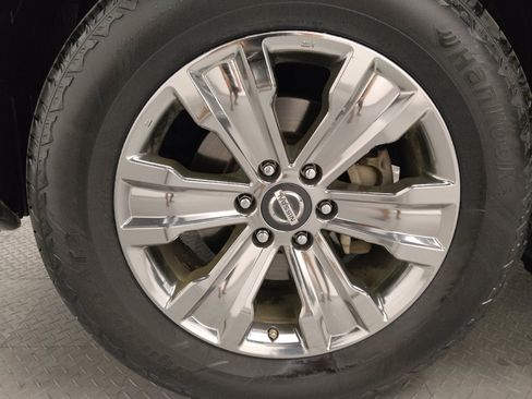 Used 2018 Nissan Titan SV w/ SV Convenience Package image 31