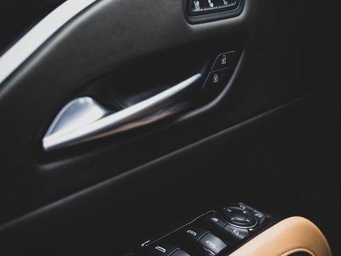 Used 2022 Cadillac Escalade Sport w/ LPO, ONYX Package image 32