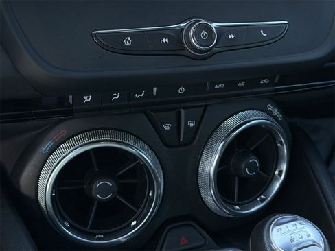 Certified 2021 Chevrolet Camaro LT image 19