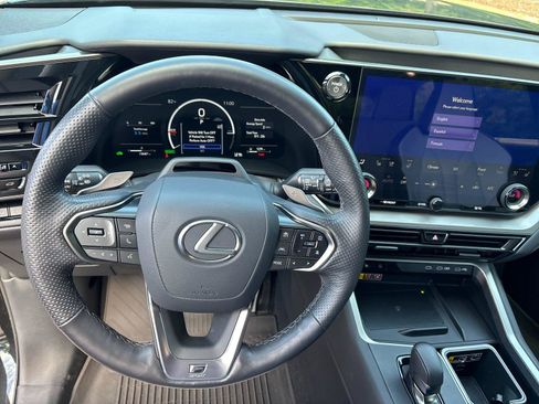 Used 2025 Lexus TX 500h AWD w/ Technology Package image 18