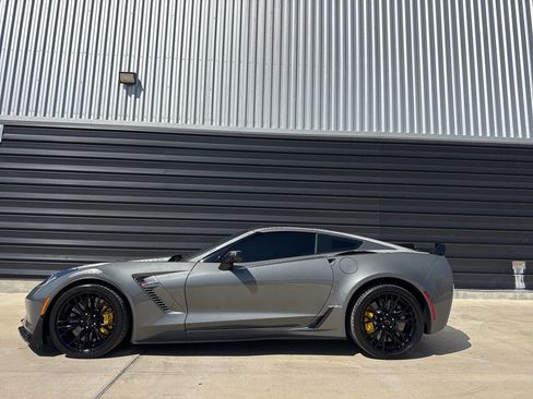 Used 2016 Chevrolet Corvette Z06 w/ 3LZ Preferred Equipment Group image 2