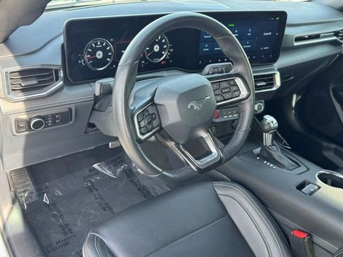 Used 2025 Ford Mustang Premium image 18