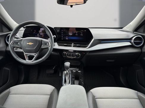 Certified 2024 Chevrolet Trax LT w/ Driver Confidence Package FWD image 18