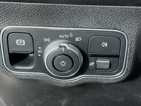 Used 2024 Mercedes-Benz EQB 250+ image 17