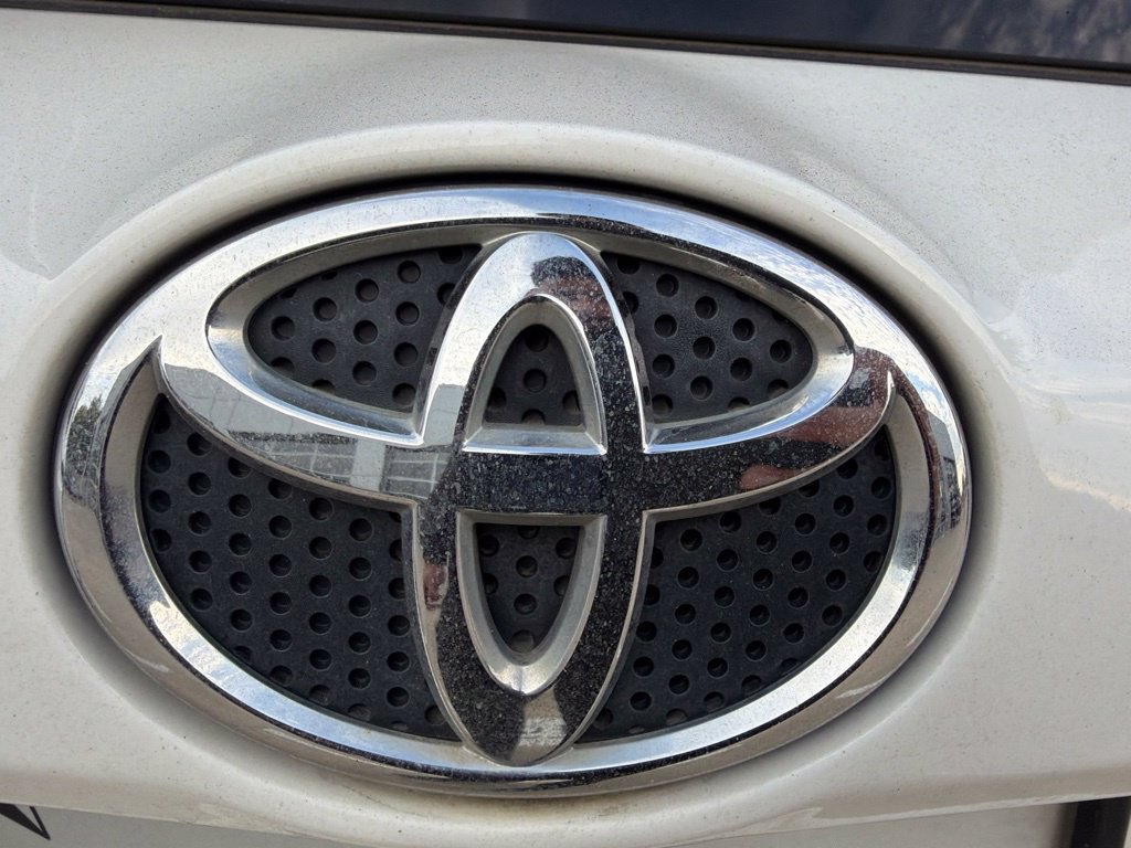 Used 2018 Toyota RAV4 XLE w/ Plus Extra Value Package FWD image 18