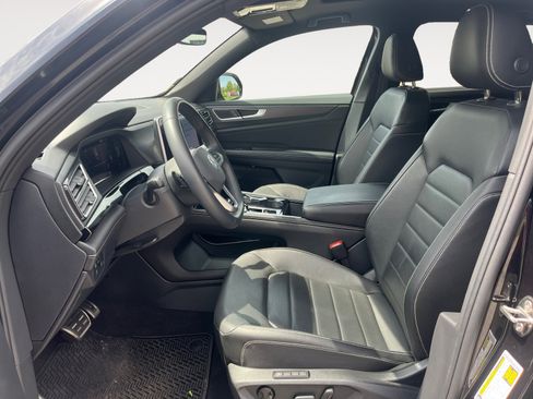 Certified 2025 Volkswagen Atlas Cross Sport SEL R-Line image 10