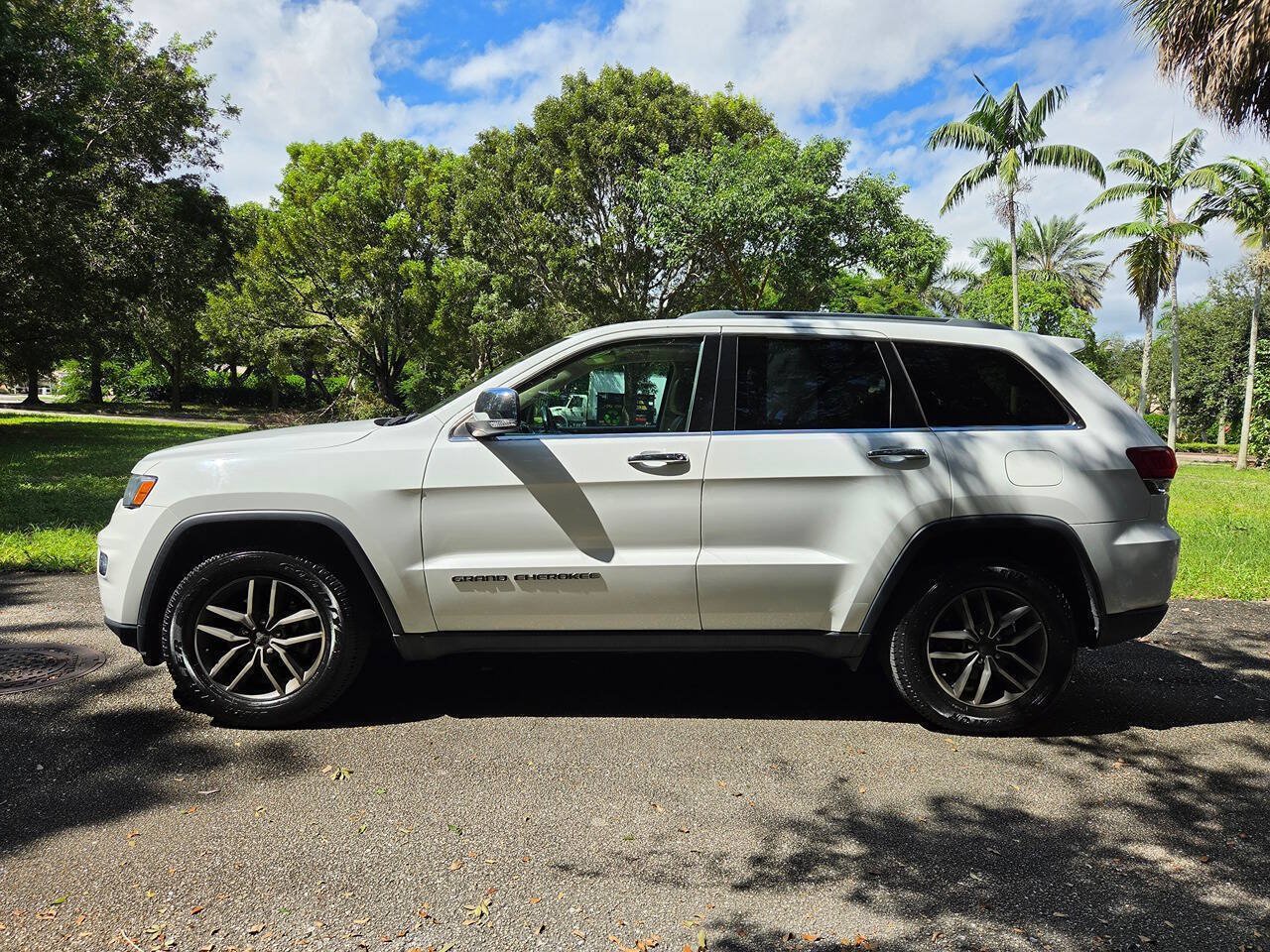 Used 2020 Jeep Grand Cherokee Limited w/ Luxury Group II RWD image 5