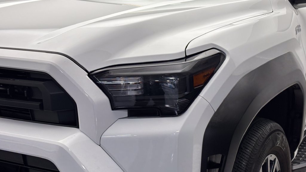 Used 2025 Toyota 4Runner SR5 AWD/4WD image 3