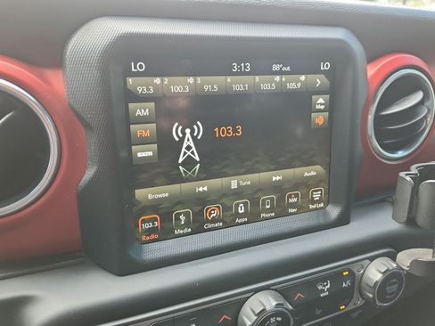 Used 2018 Jeep Wrangler Unlimited Rubicon AWD/4WD image 25
