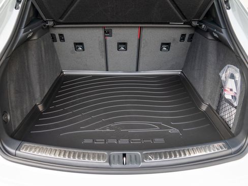 Certified 2026 Porsche Macan AWD/4WD image 27