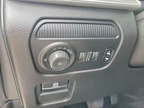 Used 2024 Jeep Wagoneer Series III AWD/4WD image 23