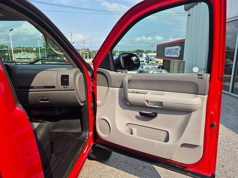 Used 2007 Chevrolet Silverado 1500 W/T w/ Towing Package AWD/4WD image 16