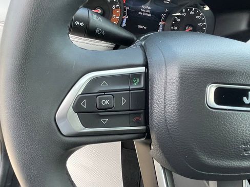 Used 2024 Jeep Compass Limited image 28