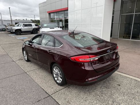 Used 2017 Ford Fusion SE FWD image 4