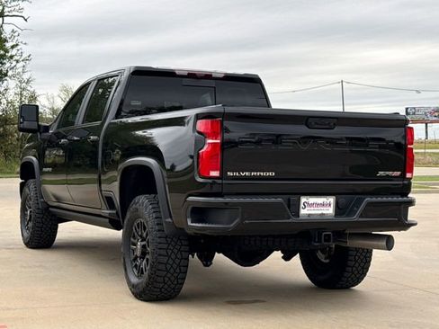 Used 2024 Chevrolet Silverado 2500 ZR2 w/ Technology Package image 7