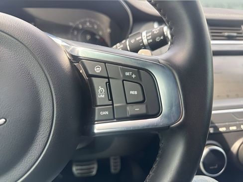 Used 2020 Jaguar E-PACE R-Dynamic SE image 15