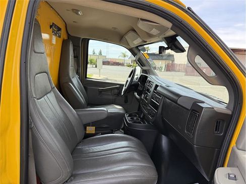 Used 2020 GMC Savana 3500 Extended w/ Driver Convenience Package image 16